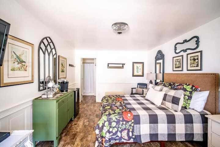 Room 2 of 86